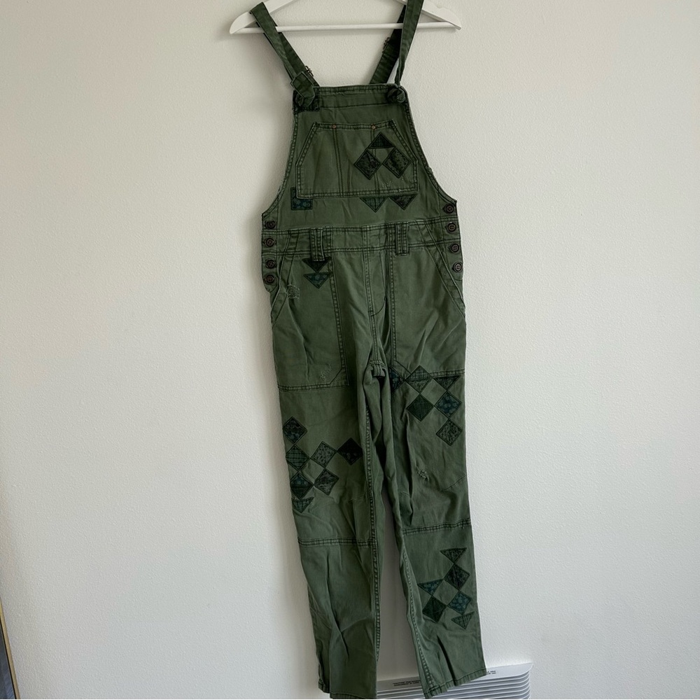 OPEN TO OFFERS Anthropologie Pilcro Green Patch Overalls Size 27 - Picture 2 of 9